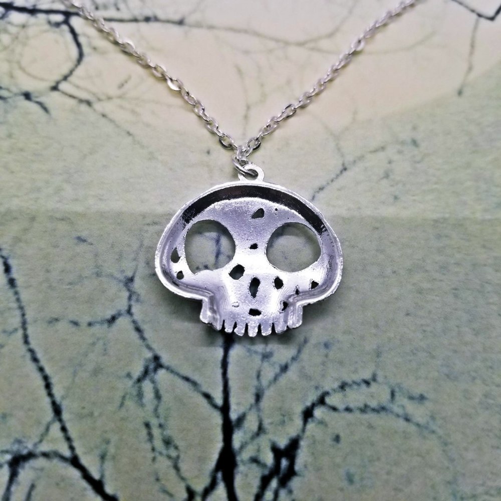 Gothic Ornate Skull Silver Necklace - Picture 4 of 4